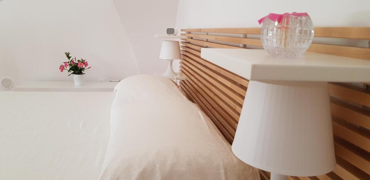 Il Cortile Segreto - Con Parcheggio Privato Apartment Лече Екстериор снимка