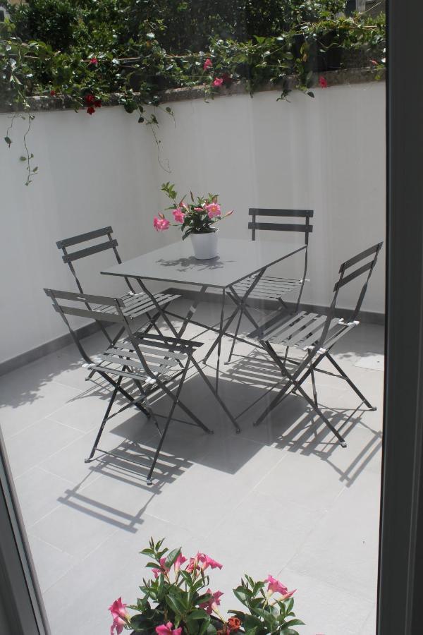 Il Cortile Segreto - Con Parcheggio Privato Apartment Лече Екстериор снимка