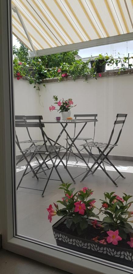 Il Cortile Segreto - Con Parcheggio Privato Apartment Лече Екстериор снимка