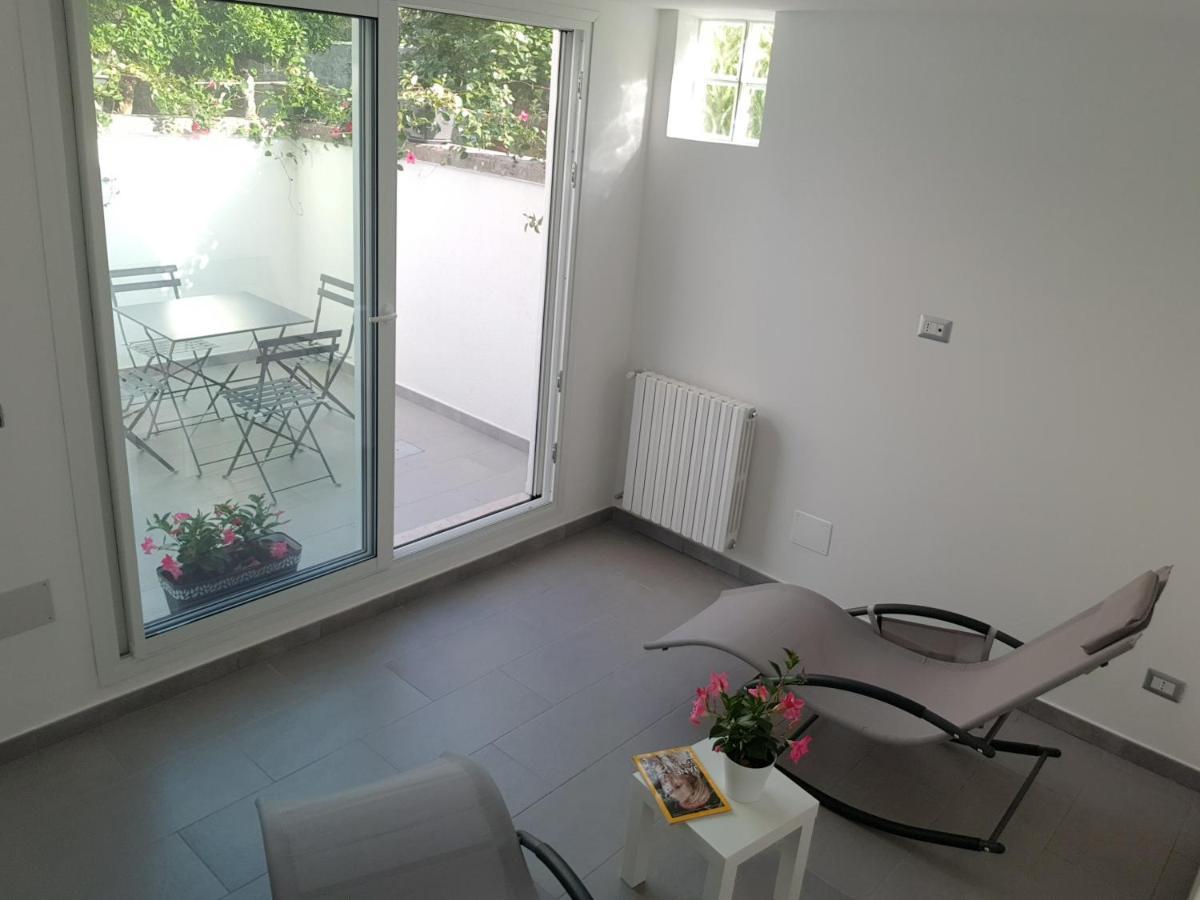 Il Cortile Segreto - Con Parcheggio Privato Apartment Лече Екстериор снимка