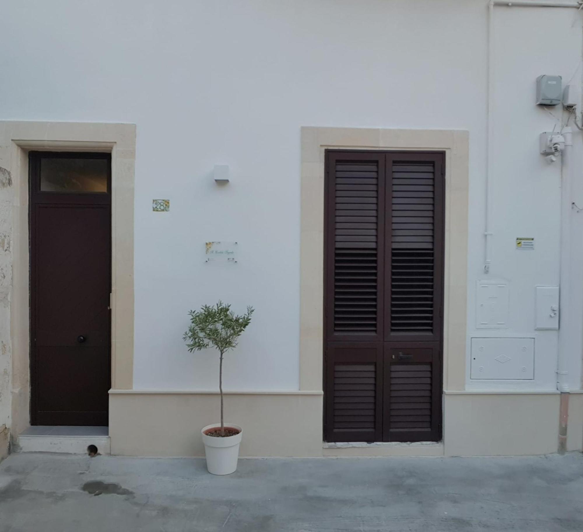 Il Cortile Segreto - Con Parcheggio Privato Apartment Лече Екстериор снимка