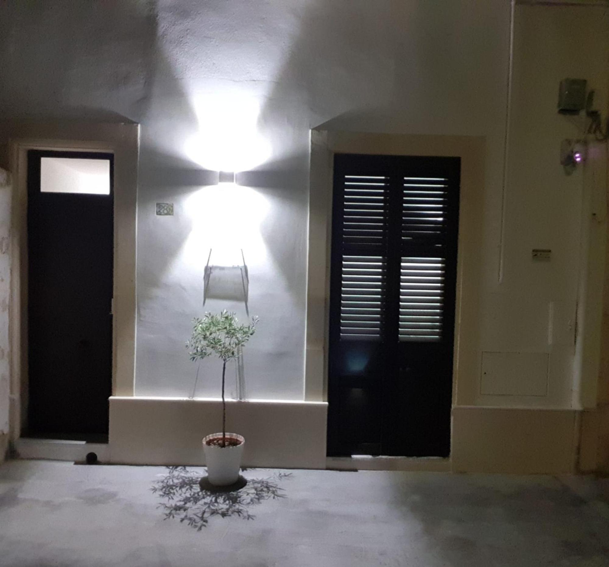 Il Cortile Segreto - Con Parcheggio Privato Apartment Лече Екстериор снимка
